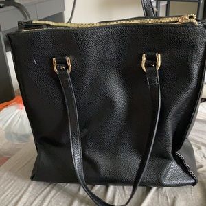 A New Day purse. black.
